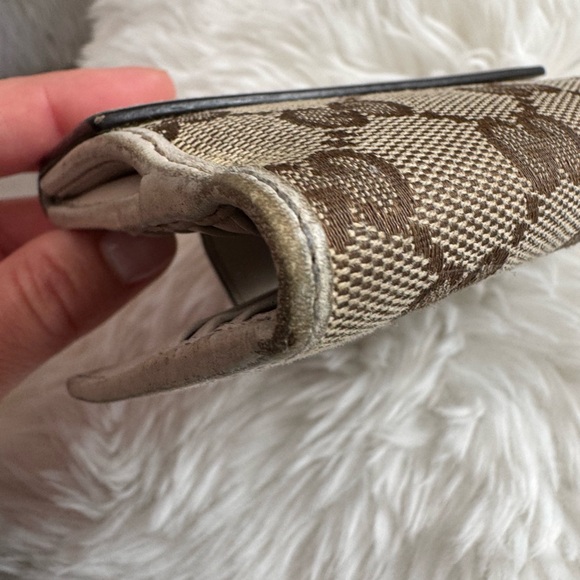 Authentic Gucci Beige and Brown Heart Accent Wallet - Picture 4 of 6